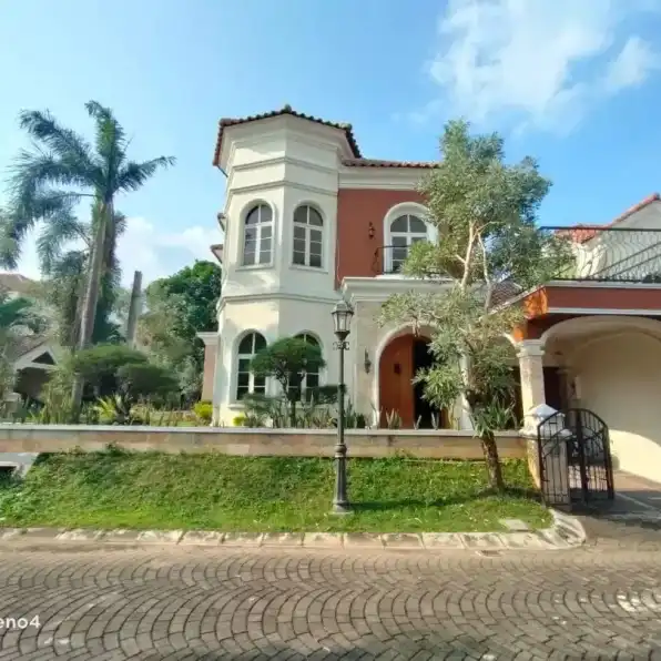 Jual Rumah Mewah 2 Lantai Perum Casa Grande Sleman