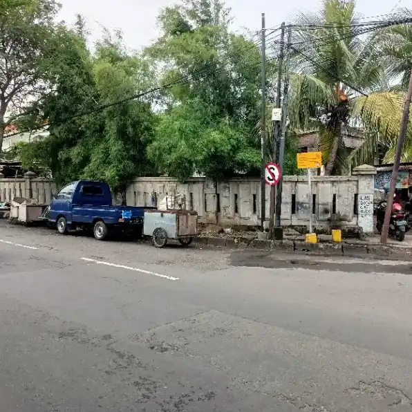 Rumah  Hook Hitung Tanah Raya Pandegiling Surabaya pusat Strategis