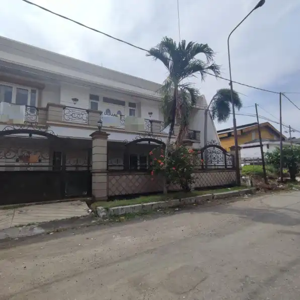 Dijual Rumah Dua Lantai di Dharmahusada Indah Barat Surabaya