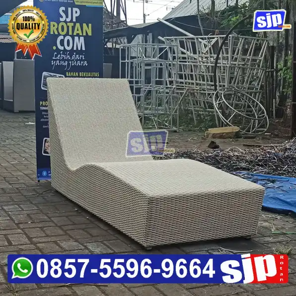 jual sunbed rotan sintetis/ kursi kolam renang rotan