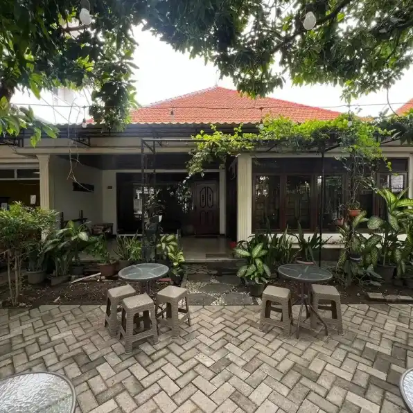 Rumah Cocok Untuk Tempat Usahai di Jalan RA Kartini Surabaya