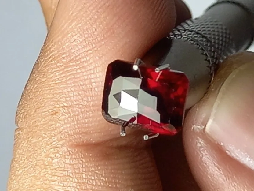 natural red garnet 3.10ct no treatment