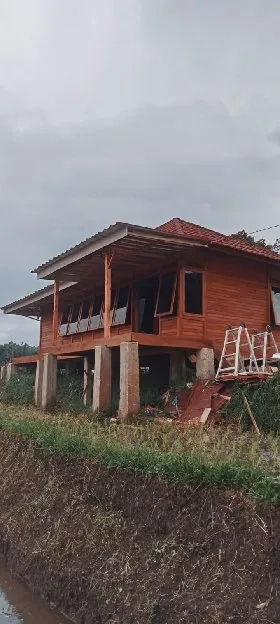 Wahyu Rumah Kayu