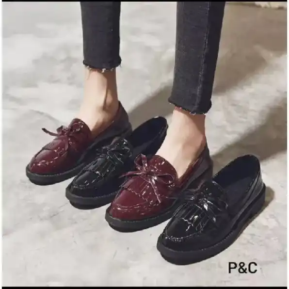 Sepatu laofer wanita docmart