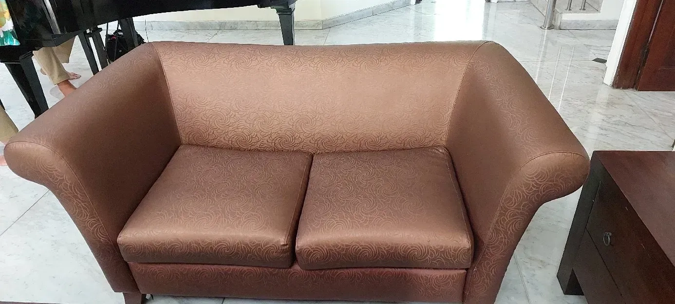 jual sofa 2 seater warna coklat tua second bekas