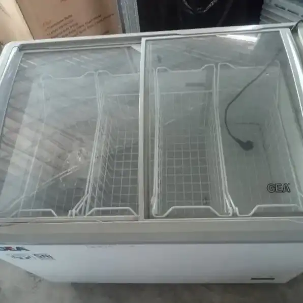 Cuci gudang New GEA Sliding Curve Glass Freezer SD-303 Garansi