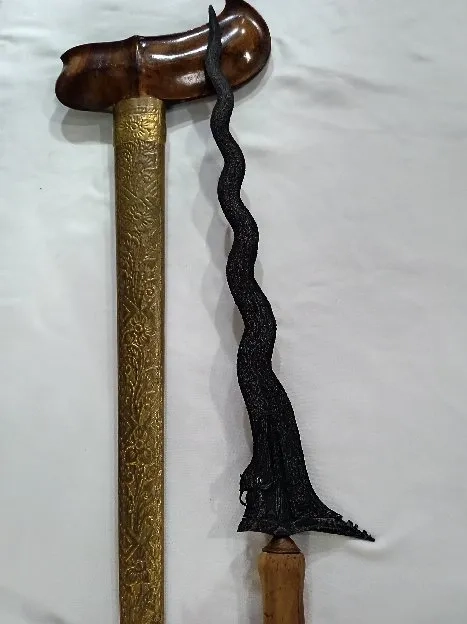 Keris sepuh gajah liman Luk 11 pamor Ngulit Semongko 