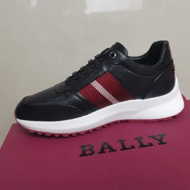 Sepatu sneakers pria bally