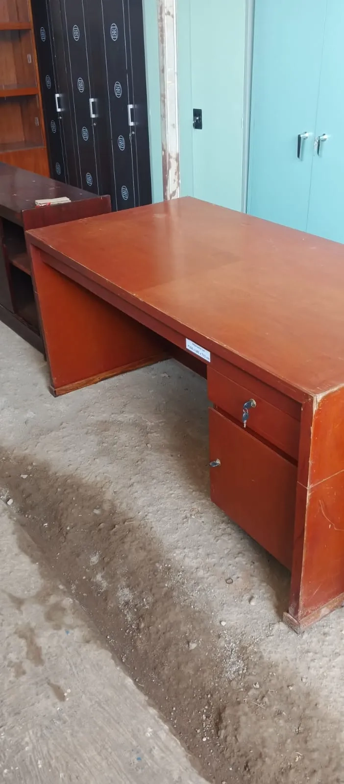 meja kerja kantor laci kayu