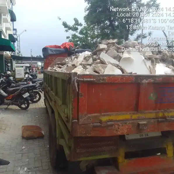 Jasa truk buang puing proyek