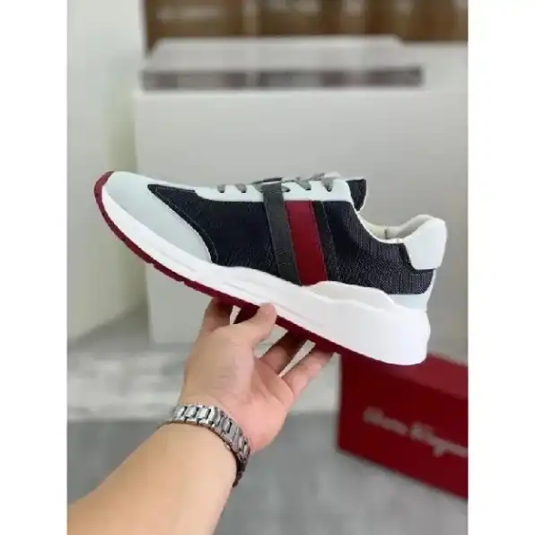 Sepatu sneakers pria salvatore ferragamo