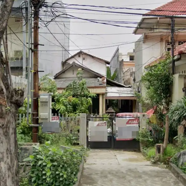 Rumah Lama Bagus di Jalan Raya Menur Surabaya Strategis