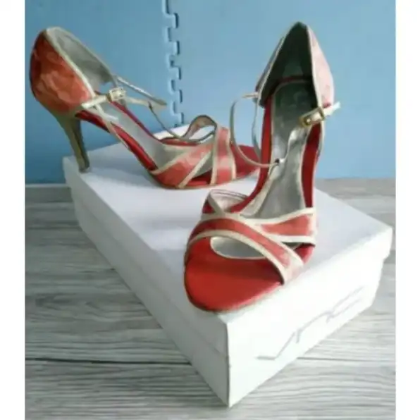 VNC Original Heels Wanita 001