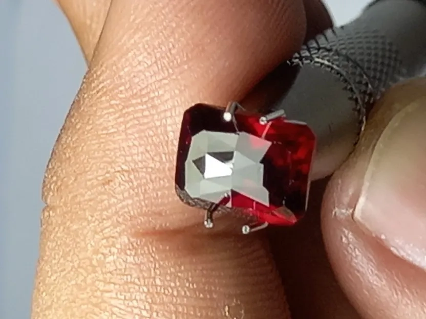 natural red garnet 3.10ct no treatment