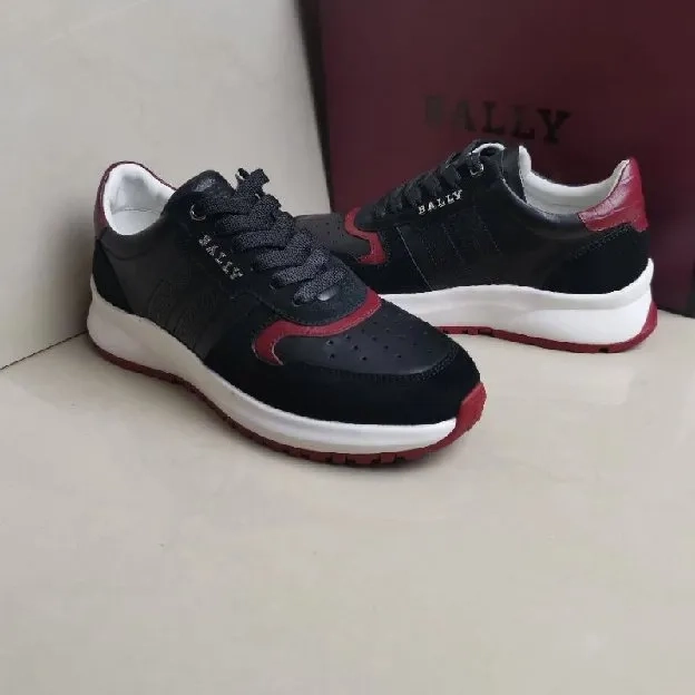 Sepatu sneakers pria bally