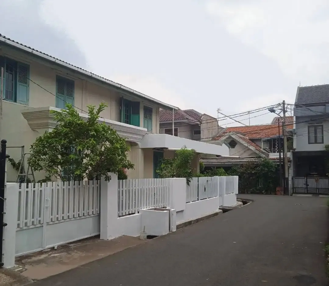 Jual Rumah Lama Sangat Bagus di Jalan Lodan Jakarta Timur