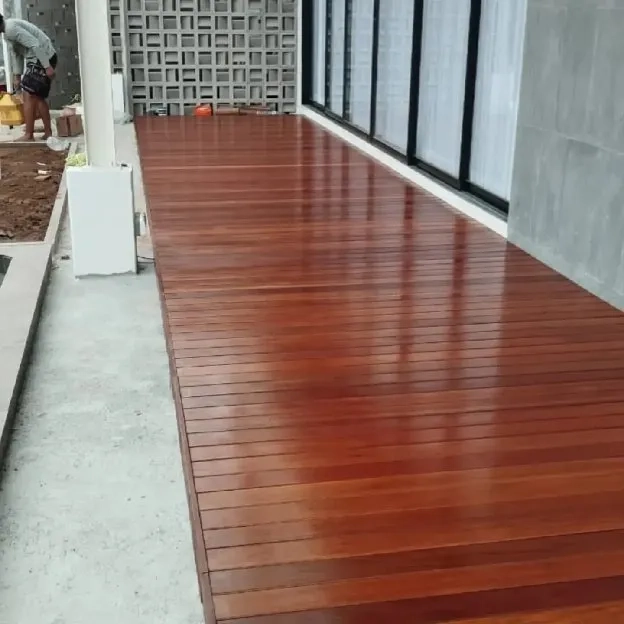 Decking Kayu Solid 