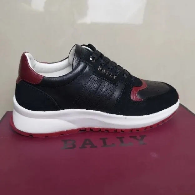 Sepatu sneakers pria bally