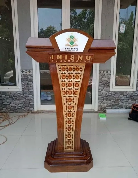 mimbar podium bahan kayu jati