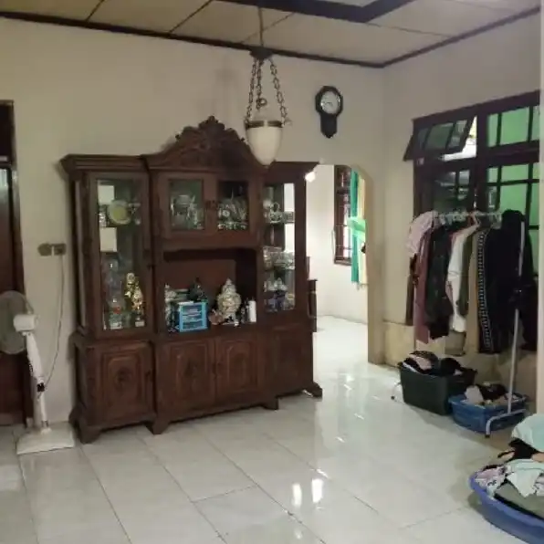 rumah dengan 3kios 