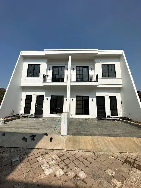 rumah baru elegan dalam townhouse di Jatimakmur Pondok Gede 
