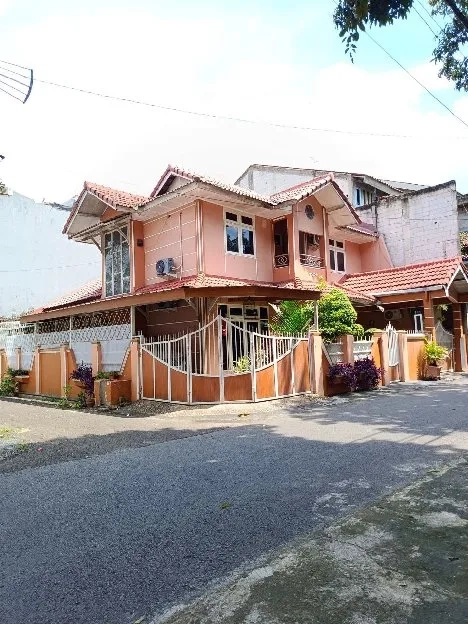 rumah second posisi hook di Pondok Kelapa Jaktim 