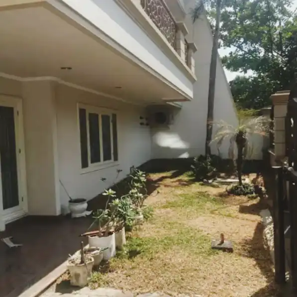 Dijual Rumah Dua Lantai di Dharmahusada Indah Barat Surabaya