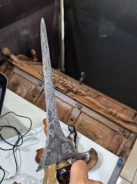 Keris sepuh Brojol pamor Ngulit Semongko Gonjo iras 