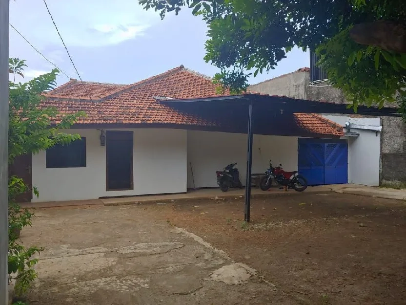 RUMAH TUA TANAH LUAS CIBUBUR CIRACAS JAKARTA TIMUR