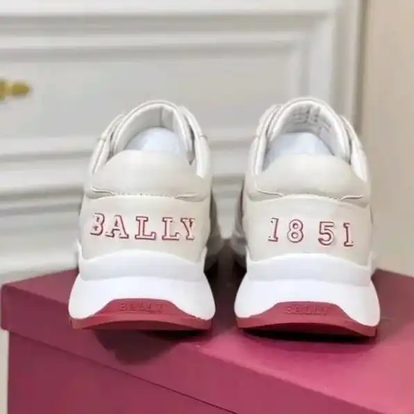 Sepatu sneakers pria bally stripe putih