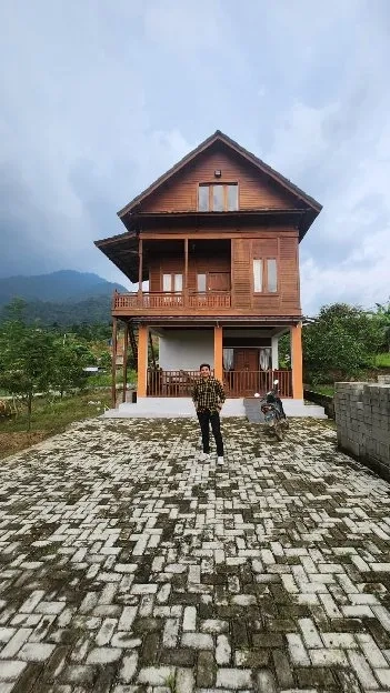 Wahyu Rumah Kayu