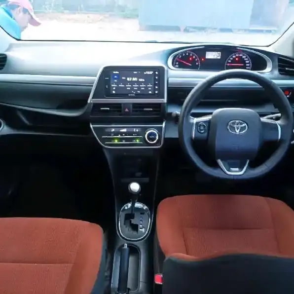 TOYOTA SIENTA 1.5 V AT 2017