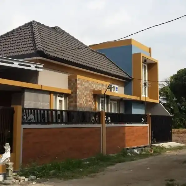 Rumah 1.5 Lantai Jl. Simpang Kh Yusup Tunjung Sekar Kec Lowokwaru Malang Siap huni SHM