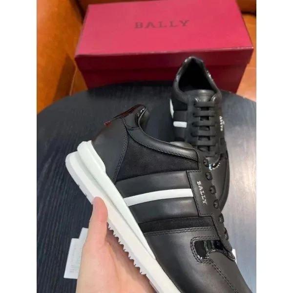 Sepatu sneakers pria bally stripe hitam