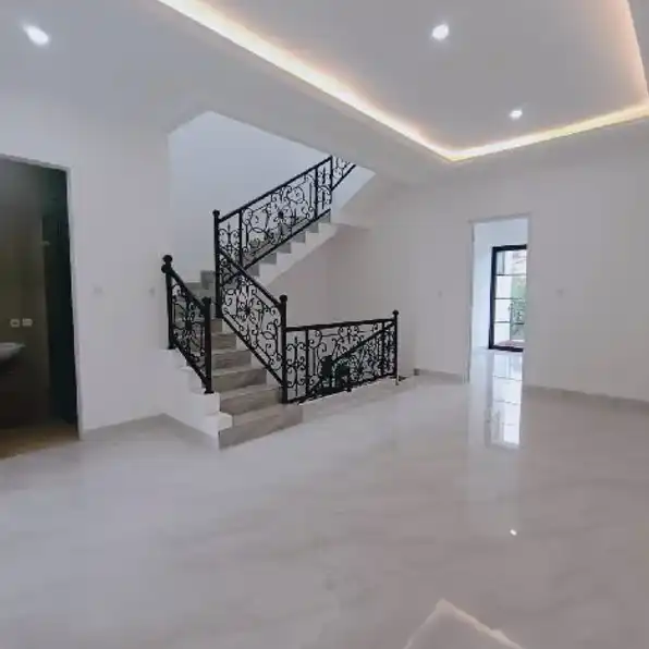 Rumah Baru Ready Plus kolam renang diVeteran,PondokPinang,Bintaro