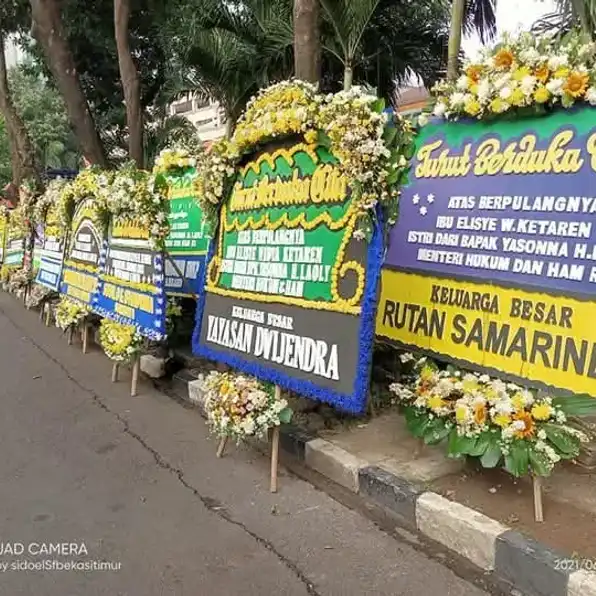 Toko Karangan Bunga Bekasi 0821-1009-2267 Doel Florist