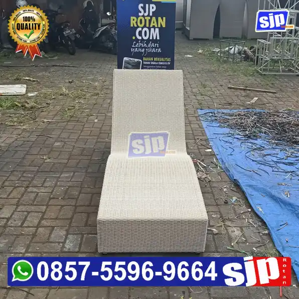 jual sunbed rotan sintetis/ kursi kolam renang rotan