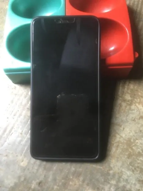 menjual handphone Oppo F7 