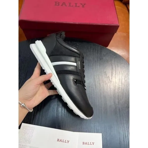 Sepatu sneakers pria bally stripe hitam