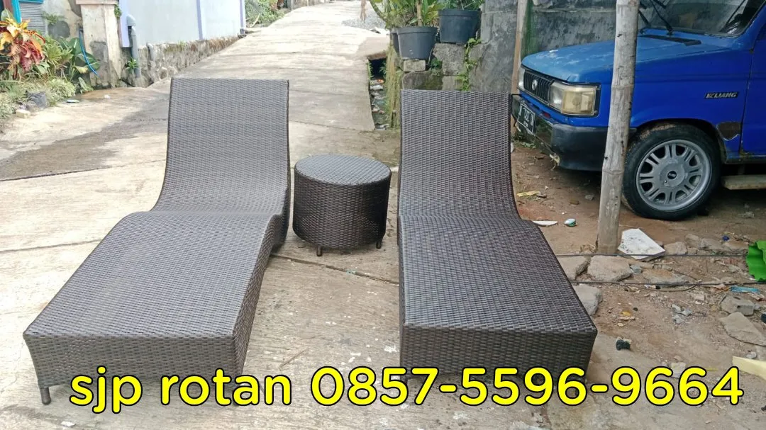 sun lounger rotan sintetis