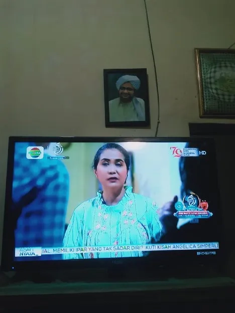 jual tv merk Haier analog 32 inch 