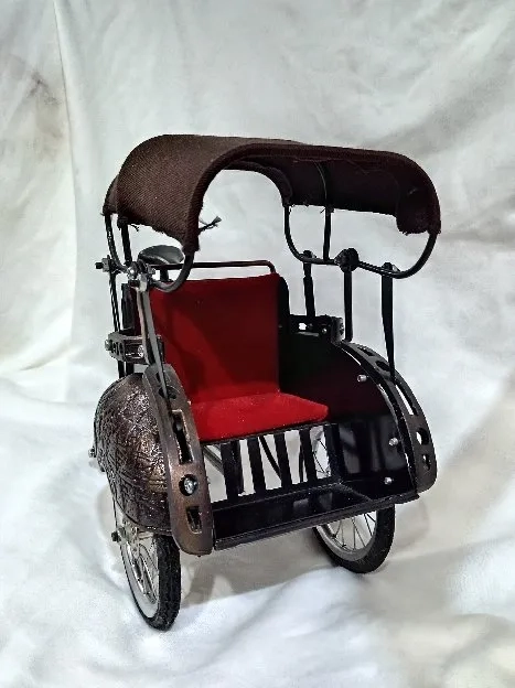 Miniatur Becak kuno pajangan antik 