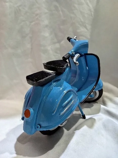 Miniatur Pajangan Vespa Clasic Antik Coklat 