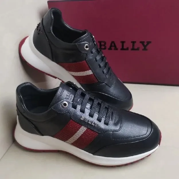 Sepatu sneakers pria bally