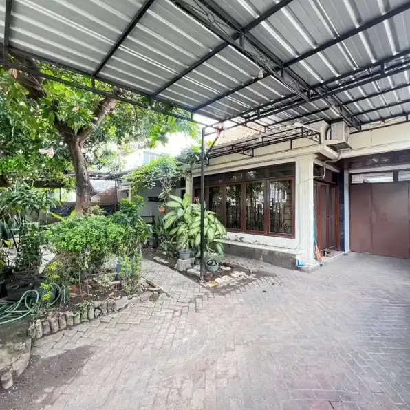 Rumah Cocok Untuk Tempat Usahai di Jalan RA Kartini Surabaya