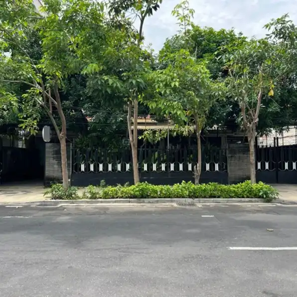 Rumah Cocok Untuk Tempat Usahai di Jalan RA Kartini Surabaya