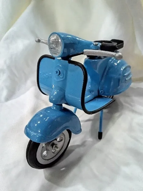 Miniatur Pajangan Vespa Clasic Antik Coklat 