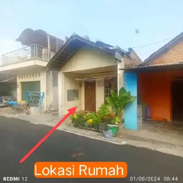 RUMAH DI UTARA TERMINAL PALUR 