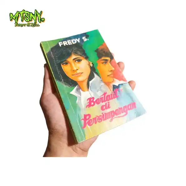 Buku Novel Indonesia Fredy S Bertaut di Persimpangan