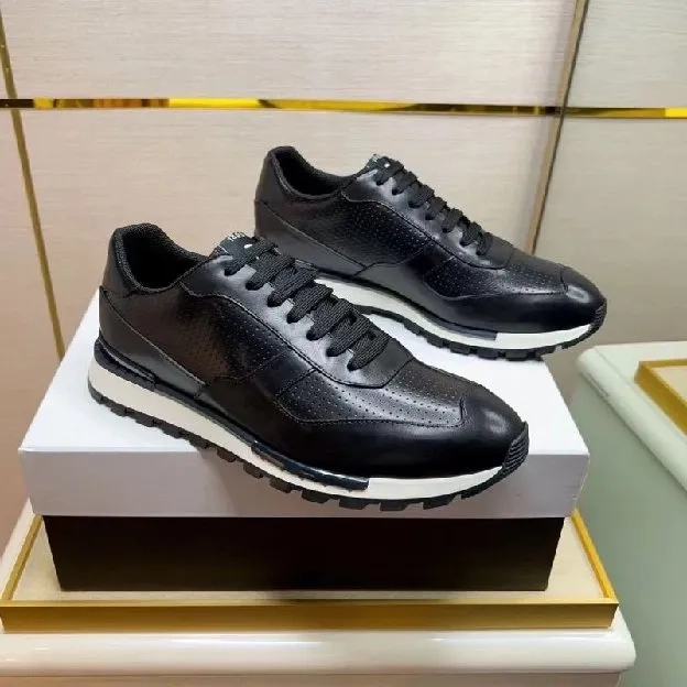 Sepatu sneakers pria berluti hitam kulit